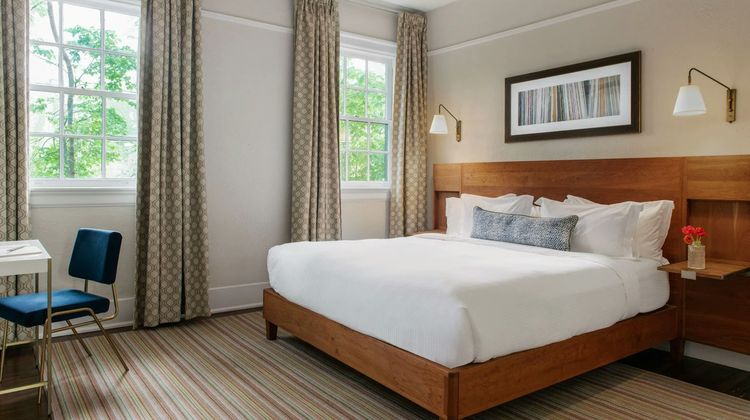 Oakhurst Inn Room