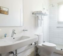 Oakhurst Inn Room