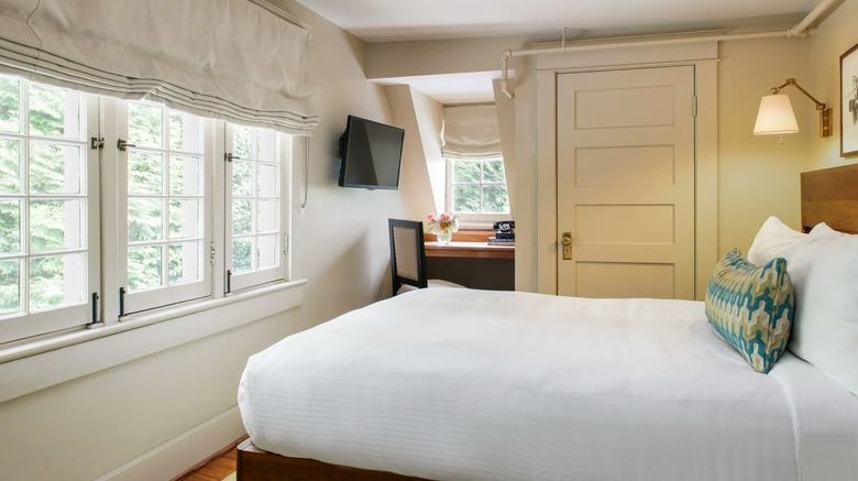 <b>Oakhurst Inn Room</b>. Images powered by <a href="https://www.leonardoworldwide.com/" title="Leonardo Worldwide" target="_blank">Leonardo</a>.