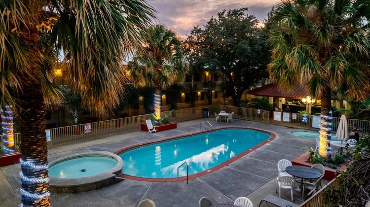 Family Garden Inn & Suites Pool