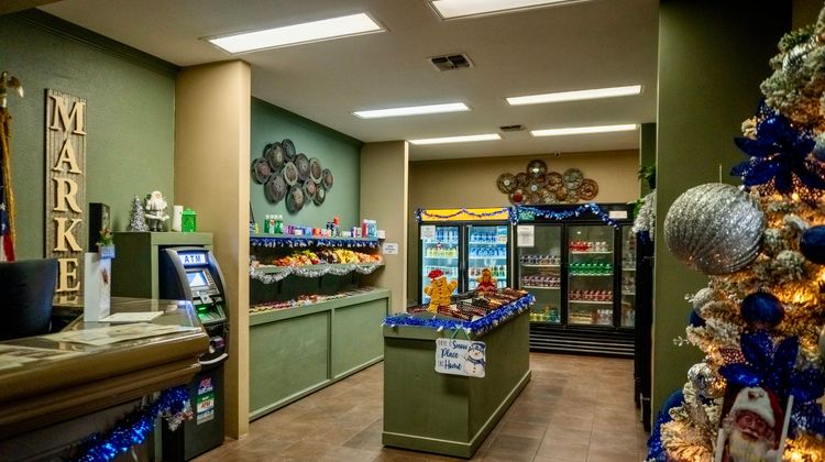 Family Garden Inn & Suites Lobby