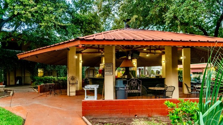 Family Garden Inn & Suites Restaurant