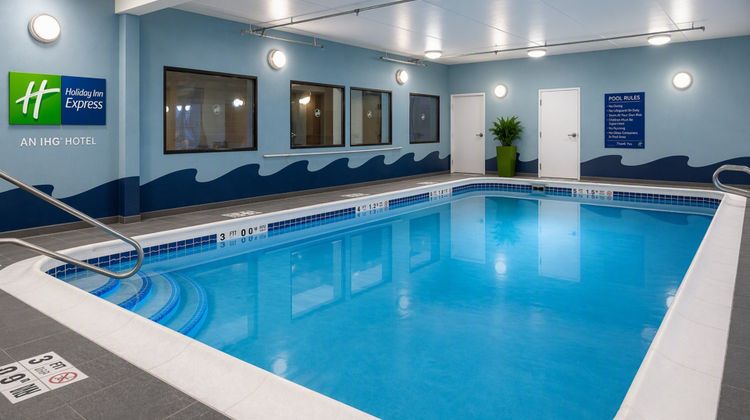 Holiday Inn Express Hotel & Suites Pool