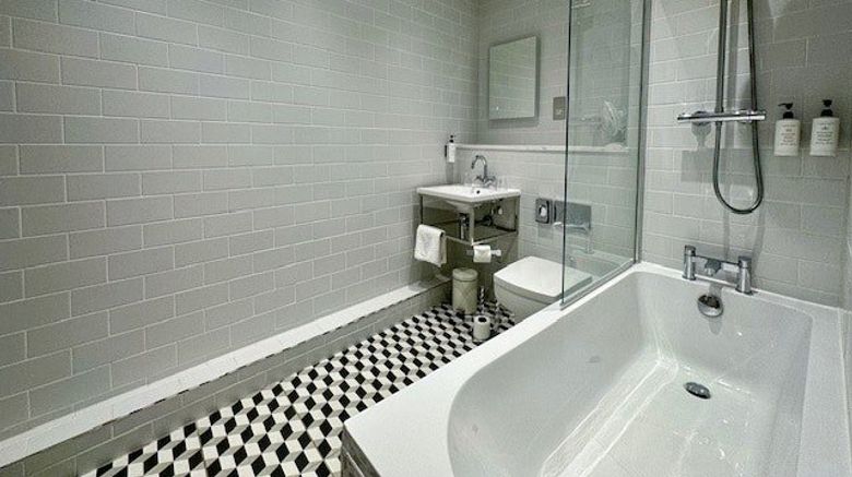 <b>The Rugby Hotel Room</b>. Images powered by <a href="https://www.leonardoworldwide.com/" title="Leonardo Worldwide" target="_blank">Leonardo</a>.