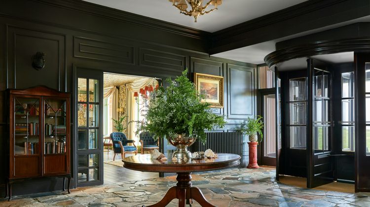 Marine Troon Lobby