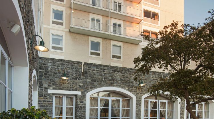 Commodore Hotel Exterior