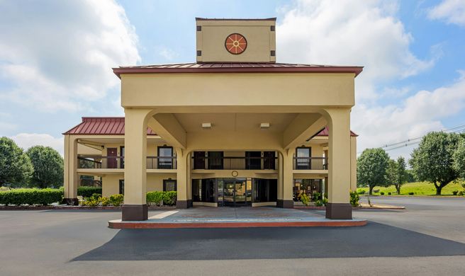 Red Roof Inn & Suites Clinton, TN Exterior