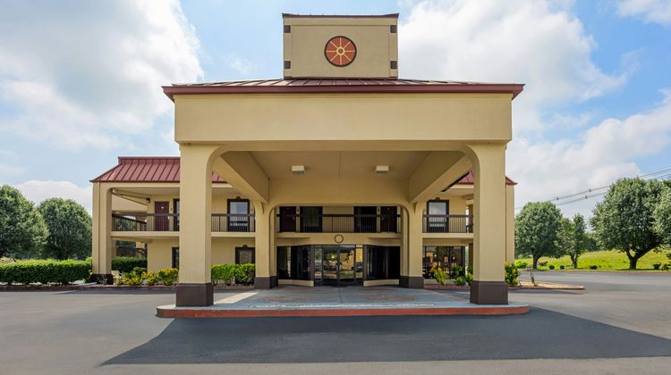 Red Roof Inn & Suites Clinton, TN Exterior