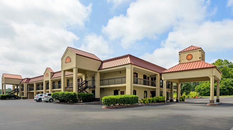 Red Roof Inn & Suites Clinton, TN Exterior