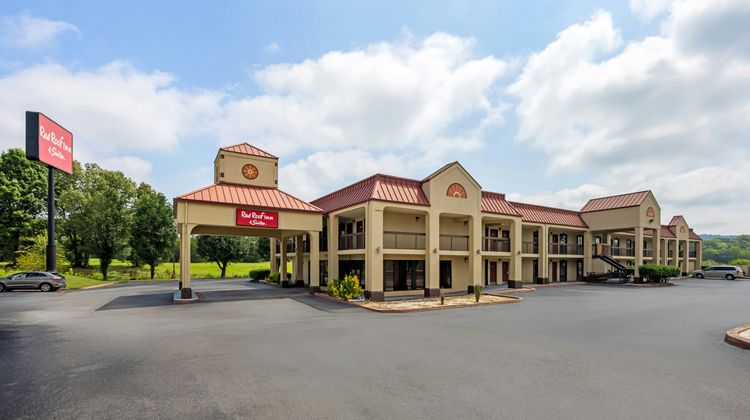 Red Roof Inn & Suites Clinton, TN Exterior