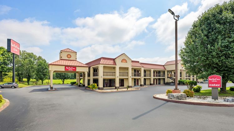 Red Roof Inn & Suites Clinton, TN Exterior
