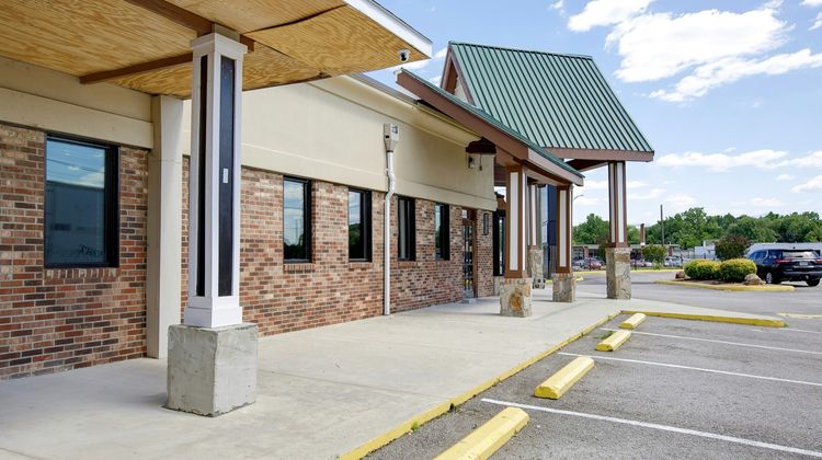 Riverside Inn and Suites Danville Exterior