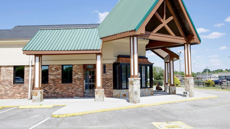 Riverside Inn and Suites Danville Exterior