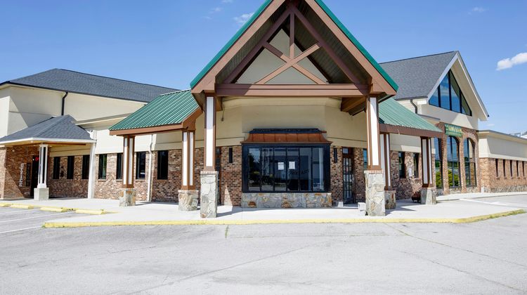Riverside Inn and Suites Danville Exterior