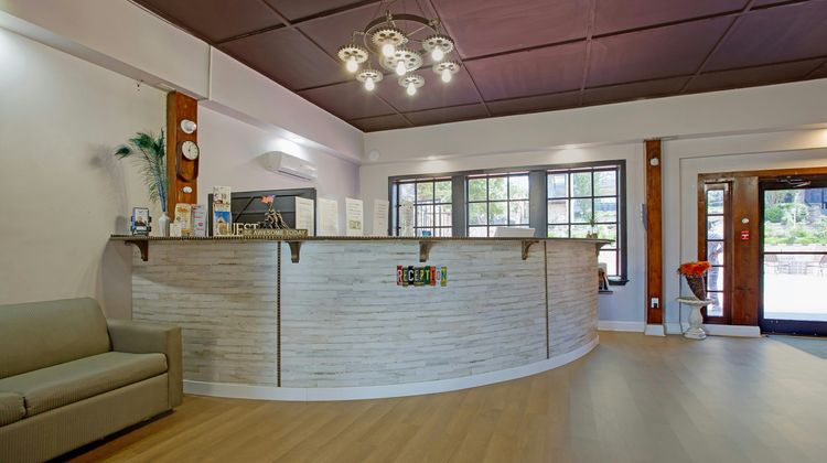 Riverside Inn and Suites Danville Lobby