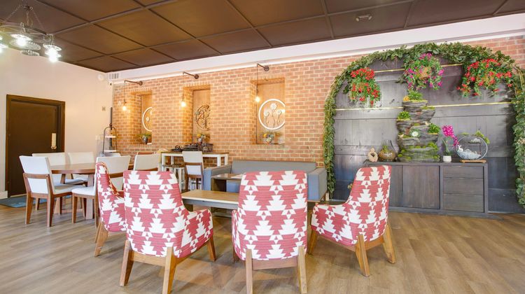 Riverside Inn and Suites Danville Lobby