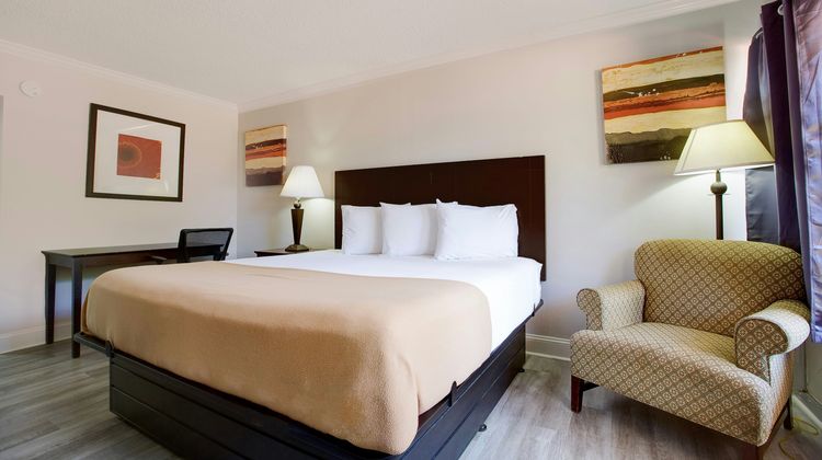 Riverside Inn and Suites Danville Room