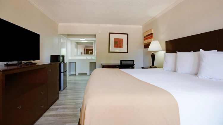Riverside Inn and Suites Danville Room