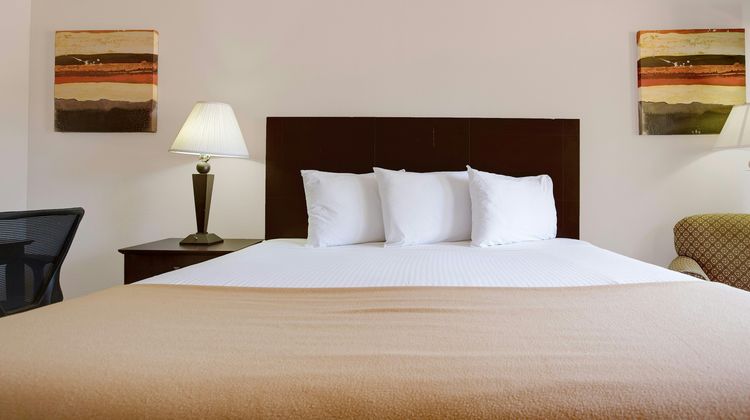 Riverside Inn and Suites Danville Room