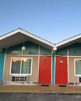Gray Plaza Motel