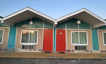 Gray Plaza Motel