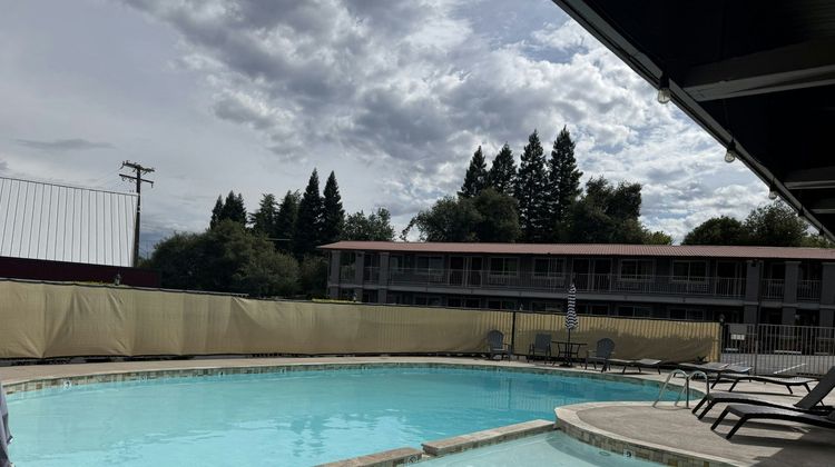 Red Roof Inn Redding Pool