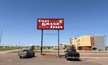 East Grand Inn