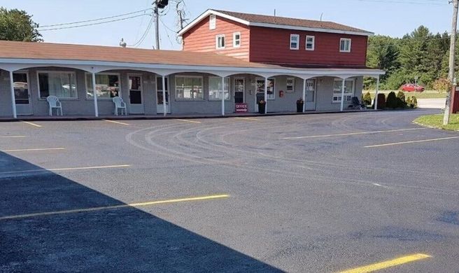 Skyways Motel Exterior