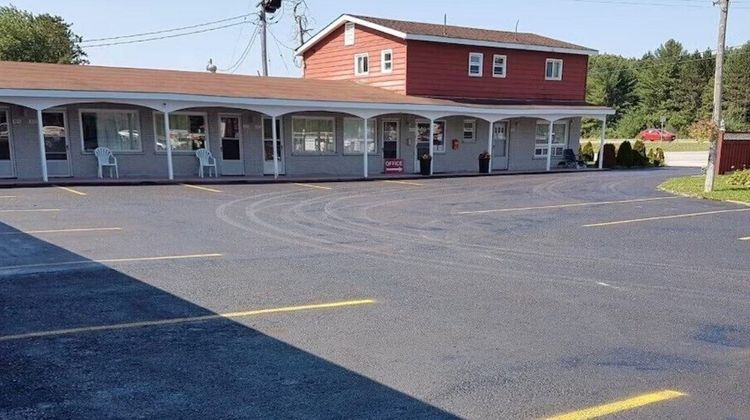Skyways Motel Exterior
