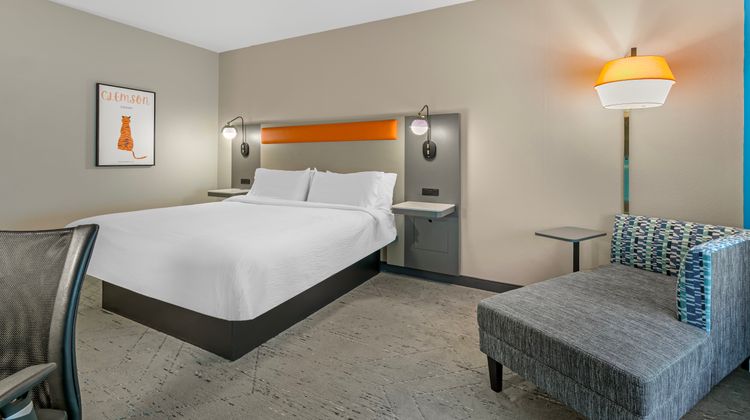Holiday Inn Express Htl & Stes Univ Area Room