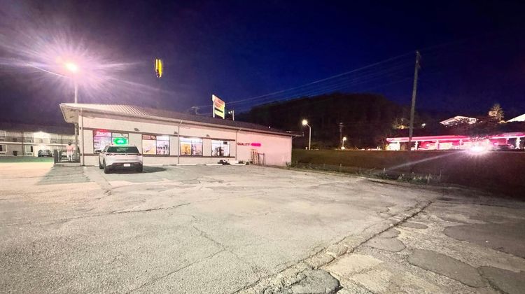 Economy Inn Exterior