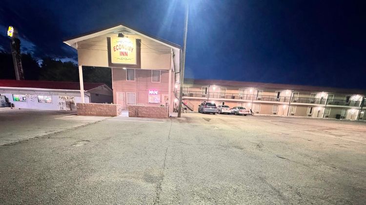 Economy Inn Exterior