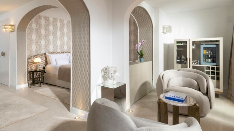 <b>Hotel Punta Tragara Suite</b>. Images powered by <a href="https://www.leonardoworldwide.com/" title="Leonardo Worldwide" target="_blank">Leonardo</a>.
