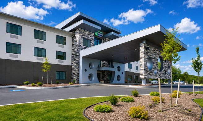 Holiday Inn Express/Suites Shippensburg Exterior