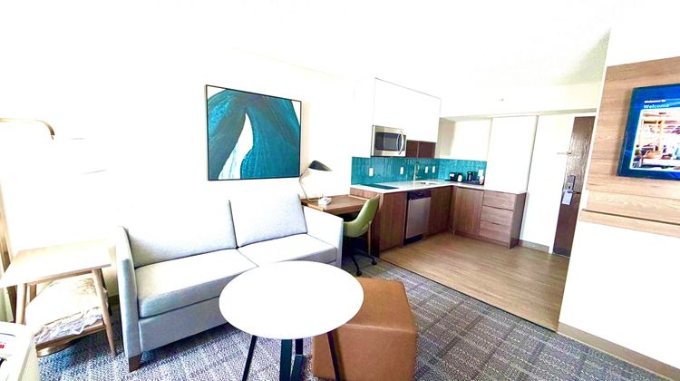 Charlotte Suites Room