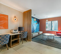 Holiday Inn Express Htl & Stes Univ Area Exterior