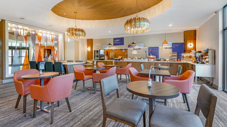 Holiday Inn Express Htl & Stes Univ Area Restaurant