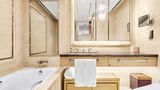 <b>IFC Residence Room</b>. Images powered by <a href="https://www.leonardoworldwide.com/" title="Leonardo Worldwide" target="_blank">Leonardo</a>.