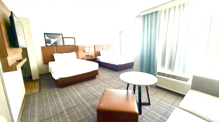 Charlotte Suites Room