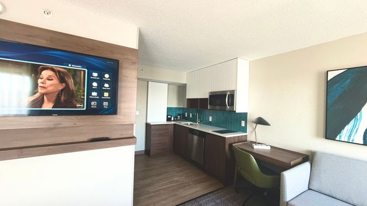 Charlotte Suites Room