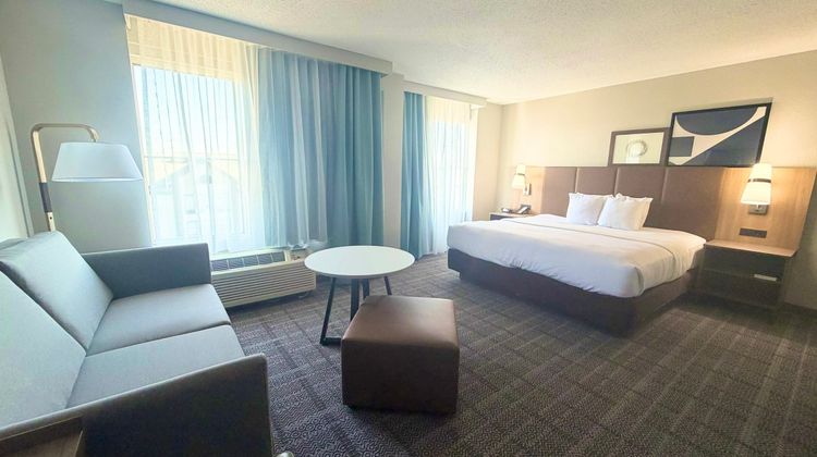 Charlotte Suites Room