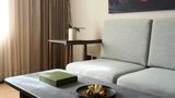 Seda Bonifacio Global City Room