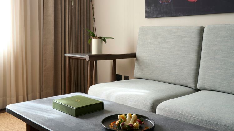 Seda Bonifacio Global City Room
