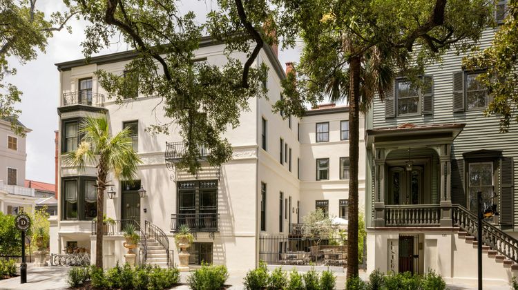 The Douglas Hotel Savannah Exterior