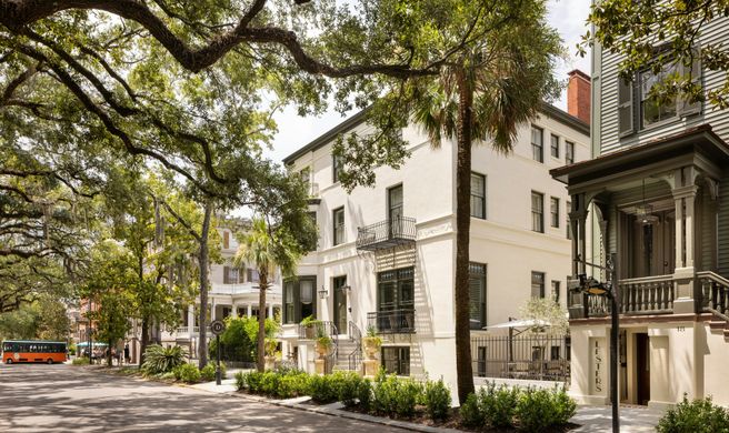 The Douglas Hotel Savannah Exterior