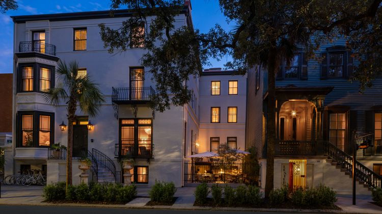 The Douglas Hotel Savannah Exterior
