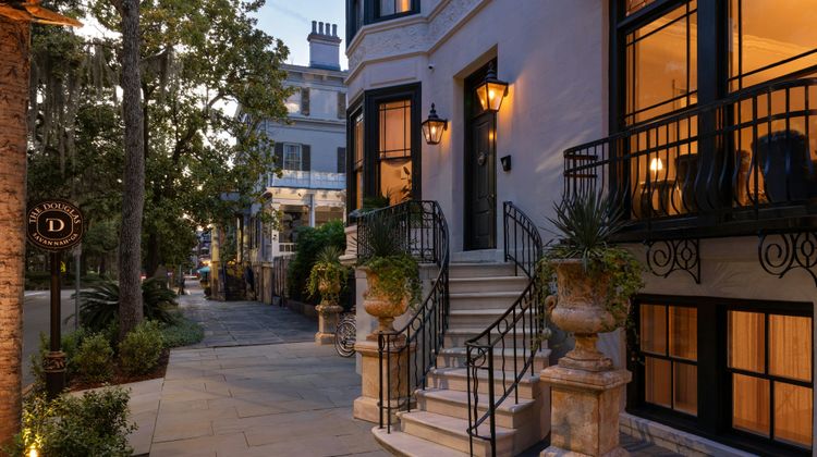 The Douglas Hotel Savannah Exterior
