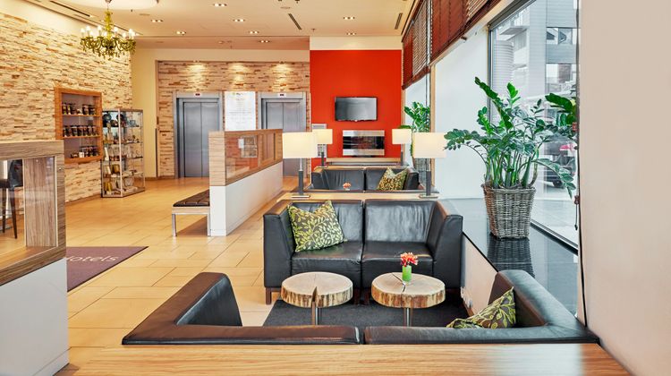 H Plus Hotel Salzburg Lobby