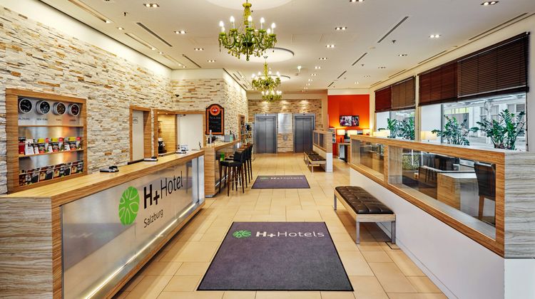 H Plus Hotel Salzburg Lobby