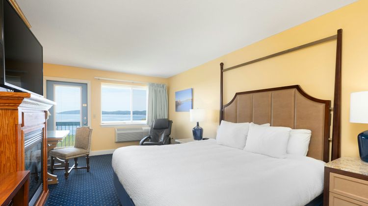 Fireside Inn & Suites Oceans Edge Room